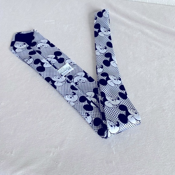 Disney Men’s Mickey Mouse Tie by Cervantes. - Picture 6 of 9